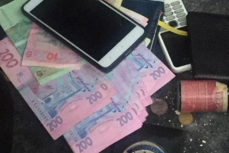 В Одессе полицейский-взяточник попался на горячем (фото)