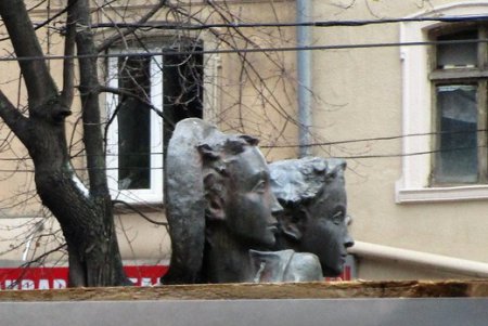 В Одессе ремонтируют «Петю и Гаврика»