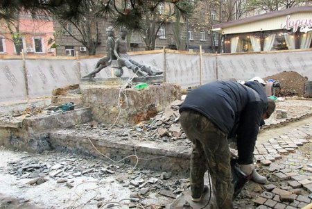 В Одессе ремонтируют «Петю и Гаврика»