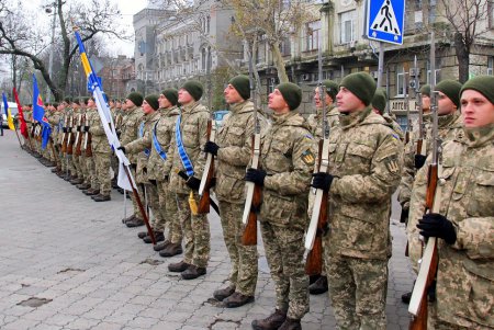 Церемония возложения цветов в честь Дня Достоинства и Свободы (фоторепортаж)