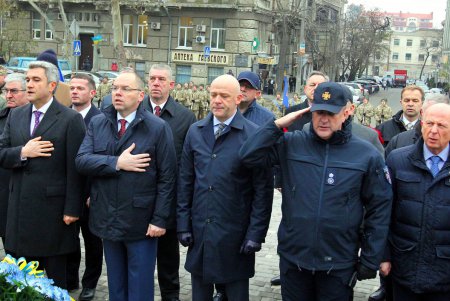 Церемония возложения цветов в честь Дня Достоинства и Свободы (фоторепортаж)