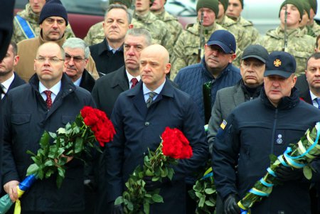 Церемония возложения цветов в честь Дня Достоинства и Свободы (фоторепортаж)