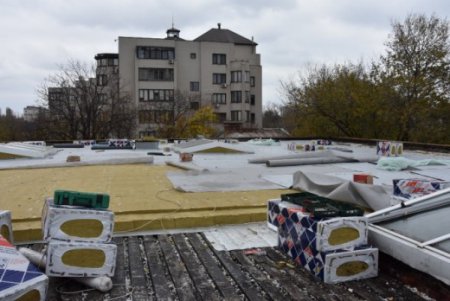 На одесском «Олимпийце» меняют крышу (фото)