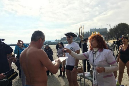 Одесситы отметили международный День моржа (фото, видео)