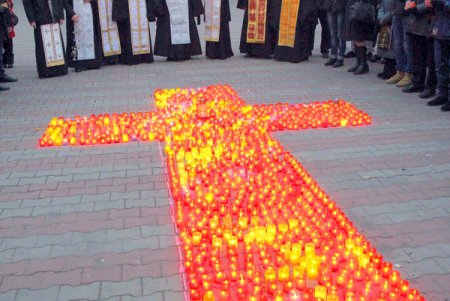 Одесситы зажгли свечи в память жертв Голодомора (фоторепортаж)