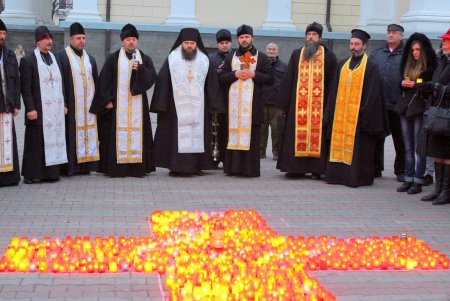Одесситы зажгли свечи в память жертв Голодомора (фоторепортаж)