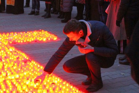 Одесситы зажгли свечи в память жертв Голодомора (фоторепортаж)