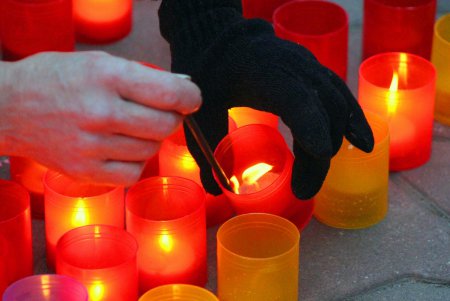 Одесситы зажгли свечи в память жертв Голодомора (фоторепортаж)