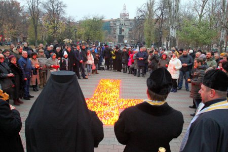 Одесситы зажгли свечи в память жертв Голодомора (фоторепортаж)