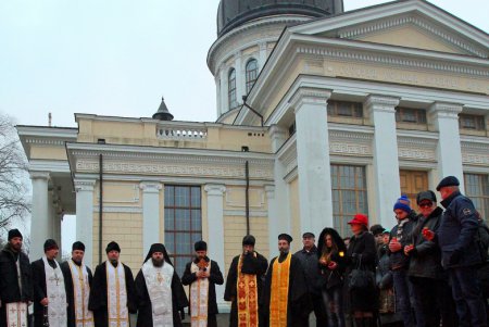 Одесситы зажгли свечи в память жертв Голодомора (фоторепортаж)