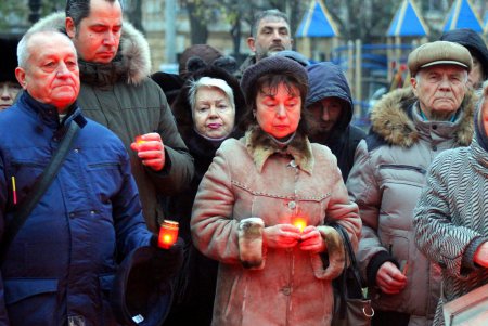 Одесситы зажгли свечи в память жертв Голодомора (фоторепортаж)