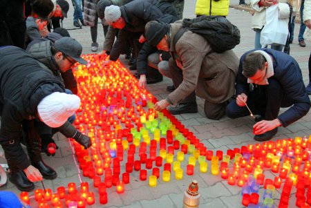 Одесситы зажгли свечи в память жертв Голодомора (фоторепортаж)