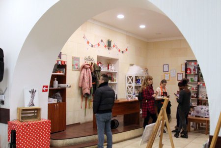 Помочь Эли: в Одессе открылся благотворительный вернисаж (фоторепортаж)