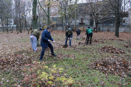 Одесские депутаты и общественники провели субботник в интернате для слепых (фото)