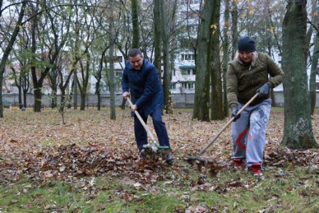 Одесские депутаты и общественники провели субботник в интернате для слепых (фото)
