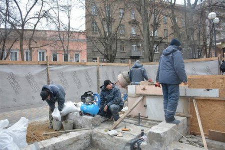 Одесский фонтан «Петя и Гаврик» оснастят подсветкой (фото)