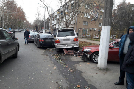 На проспекте Шевченко столкнулись сразу пять авто (фото)