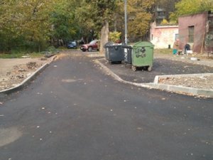 В спальных районах Одессы отремонтировали внутриквартальные проезды (фото)