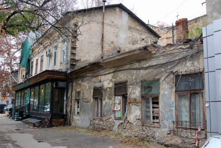 Нахалстрой на Ришельевской 41 будет снесен (фоторепортаж)