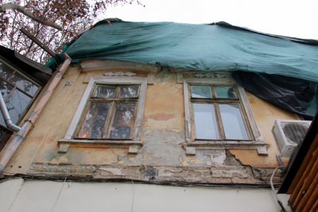 Нахалстрой на Ришельевской 41 будет снесен (фоторепортаж)