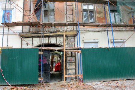 Нахалстрой на Ришельевской 41 будет снесен (фоторепортаж)