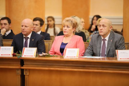 В Одессе наградили лучших сотрудников мэрии (фото)