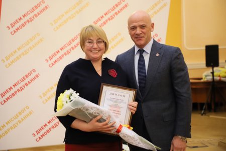 В Одессе наградили лучших сотрудников мэрии (фото)