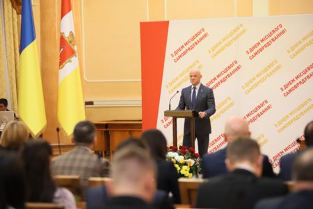 В Одессе наградили лучших сотрудников мэрии (фото)