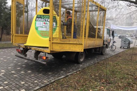 В одесских парках устанавливают контейнеры для раздельного мусора