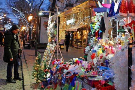 На Дерибасовской зажглась новогодняя елка (фоторепортаж)