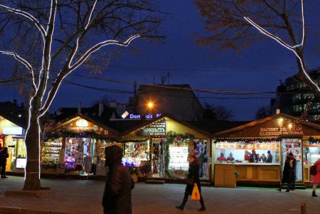 На Дерибасовской зажглась новогодняя елка (фоторепортаж)
