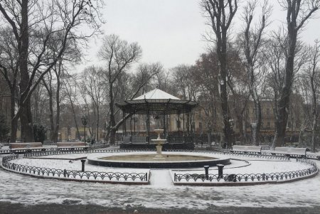 Одессу припорошило снегом (фоторепортаж)