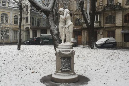 Одессу припорошило снегом (фоторепортаж)