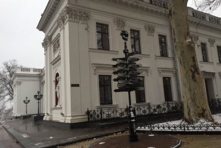 Одессу припорошило снегом (фоторепортаж)
