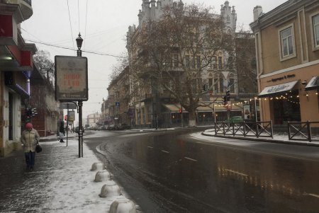 Одессу припорошило снегом (фоторепортаж)