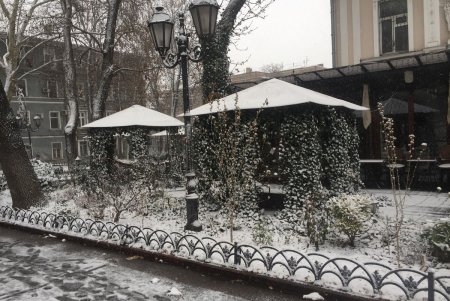 Одессу припорошило снегом (фоторепортаж)