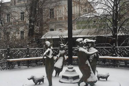 Одессу припорошило снегом (фоторепортаж)