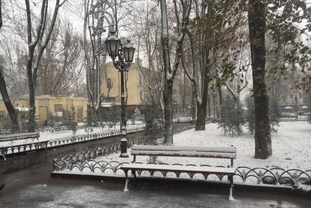 Одессу припорошило снегом (фоторепортаж)