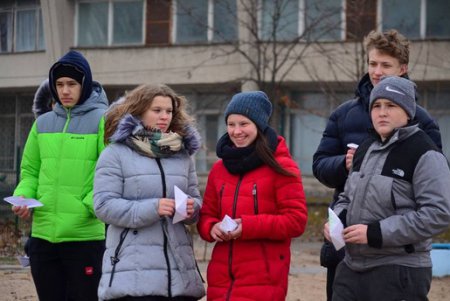 Бумажные кораблики пустили в Одессе в поддержку пленных моряков (фото)