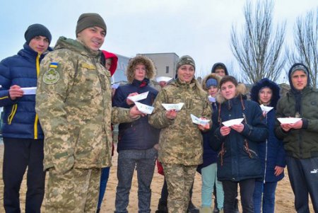 Бумажные кораблики пустили в Одессе в поддержку пленных моряков (фото)