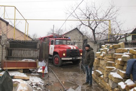 Пожар на улице Боровского: пострадал спасатель