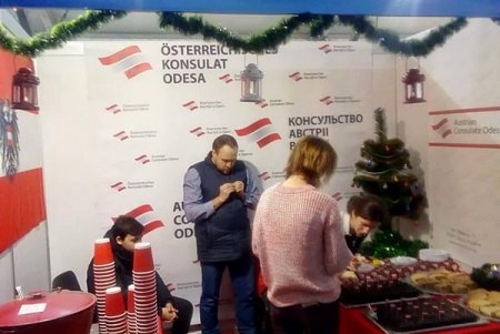 Благотворительная ярмарка: в Одессе собирают деньги на оборудование для роддома (фото)
