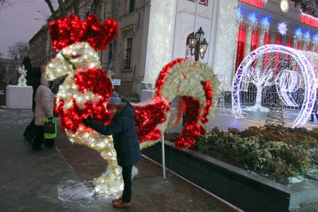 Огни главной новогодней елки города зажглись в День святого Николая (фоторепортаж)