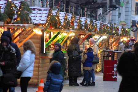 Огни главной новогодней елки города зажглись в День святого Николая (фоторепортаж)