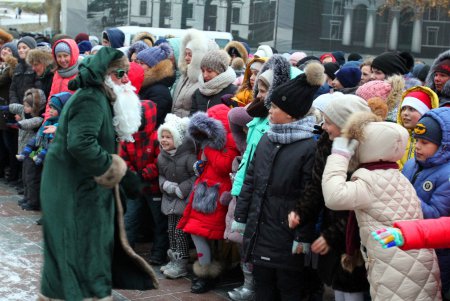 Огни главной новогодней елки города зажглись в День святого Николая (фоторепортаж)