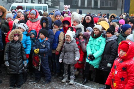 Огни главной новогодней елки города зажглись в День святого Николая (фоторепортаж)