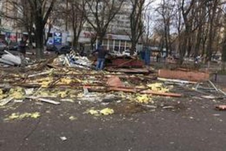 Одессу освобождают от стихийных торговых объектов (фото)