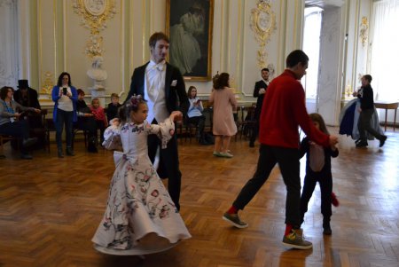 В одесском музее танцевали вальс (фото, видео)