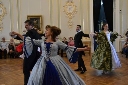 В одесском музее танцевали вальс (фото, видео)
