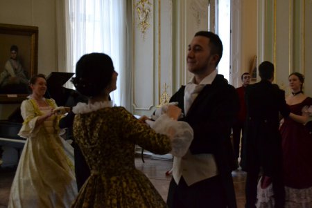 В одесском музее танцевали вальс (фото, видео)